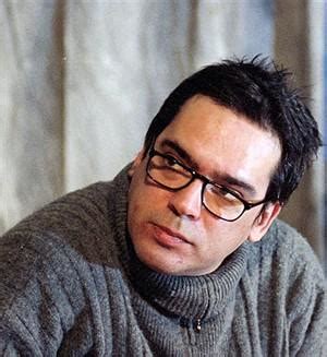 Morreu é um verbo, pretérito perfeito do indicativo 3a pessoa singular de morrer Morreu ator e encenador João Miguel Rodrigues