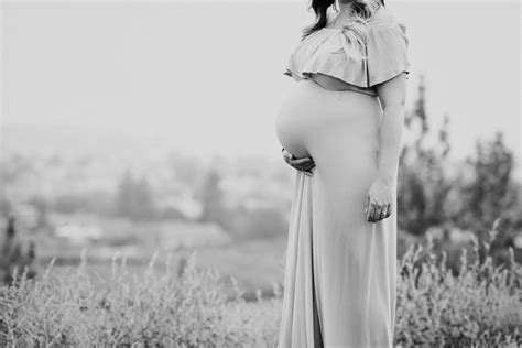 maternity session in the okanagan valley ashley nicole photography