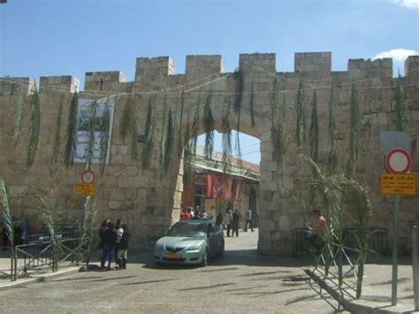 ה'ריקודגלים' המסורתי של יום ירושלים, עבר ברובע המוסלמי של העיר העתיקה ללא אירועים מיוחדים, והסתיים ברחבת הכותל המערבי • צפו. מצלמה מסיירת ברחבי ירושלים