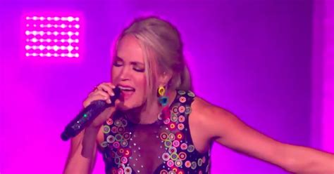 Carrie Underwood Southbound Cmt Performance Video 2019 Popsugar Entertainment