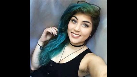 After years of feeling awkward in front of the camera, i've put together a list of the best selfie poses without feeling awkward. New selfie poses for girls - YouTube