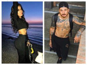Sembra che andrea abbia deciso di fare questo tattoo per valentina, la sua ex fidanzata, e per l'amore che provava per lei. Valentina Rapisarda: l'anoressia, perché è finita con ...