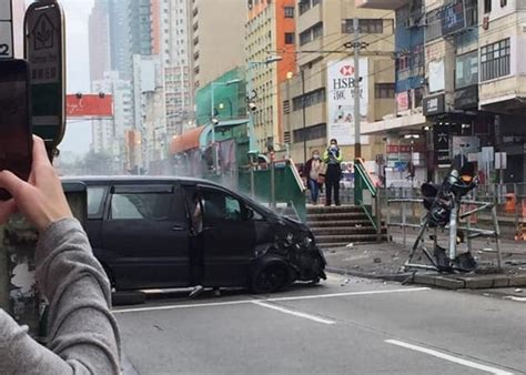 428 likes · 1 talking about this. 元朗七人車撞冧交通燈 司機棄車離去｜即時新聞｜港澳｜on.cc東網