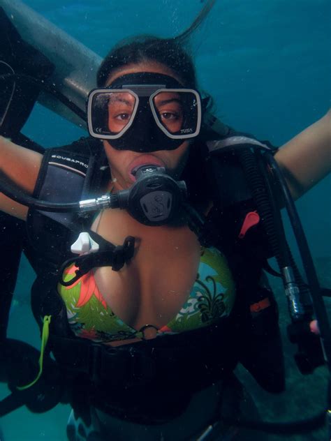 Pin By Chris Thordsen On Scuba And Snorkeling Scuba Diver Girls Scuba Girl Scuba Diving