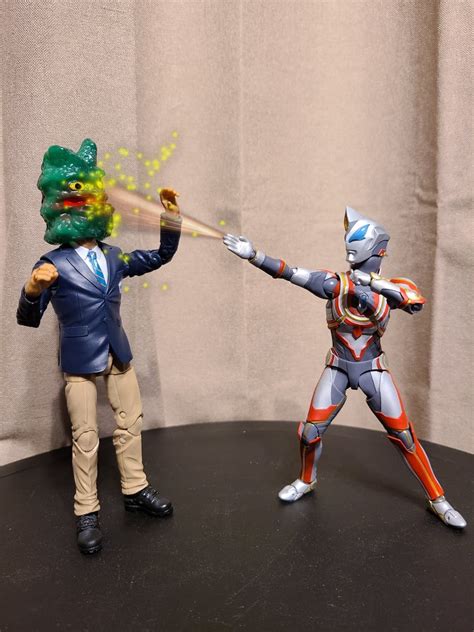 This exclusive articulated figure includes the giga finalizer. S.H. Figuarts Ultraman Geed Ultimate Final