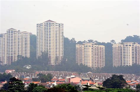 Peninsular malaysia in year 2000 and 2005 1.2. Demystifying affordable housing issue in Malaysia - The ...