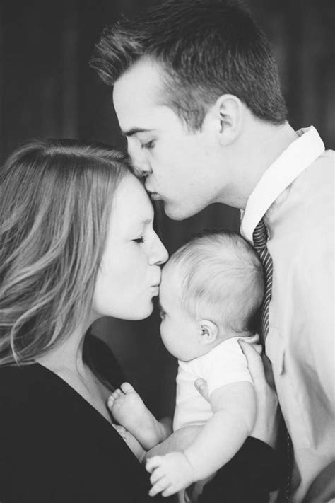 Papá Besando A Mamá Mamá Besando A Bebé Encantadoras Ideas Para