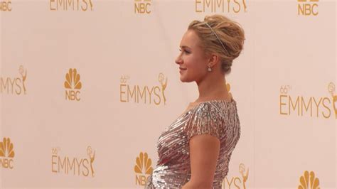 Hayden Panettiere Reveals Shes Having A Girl In Low Cut Gown At 2014