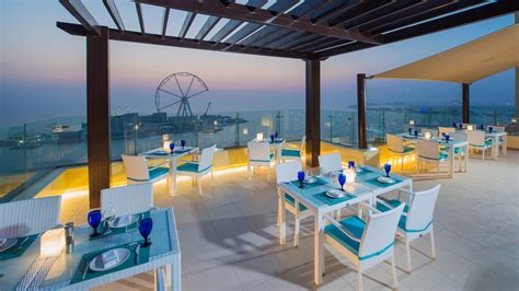 Vineet kumar 05.06.2018 nice place to be an faisal khaku 11.02.2018 sky garden rooftop lounge blends poolside bliss with signature shisha. 6 Amazing Rooftop Bars In Dubai Marina