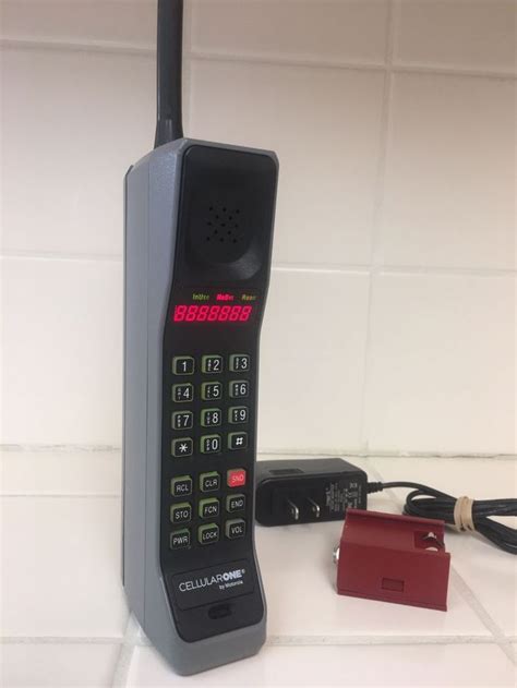 Vintage Motorola 8000m Brick Cell Phone Refurbished Battery Turns On