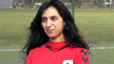 la desesperación de la ex capitana de la selección de fútbol de afganistán “le pido a mis