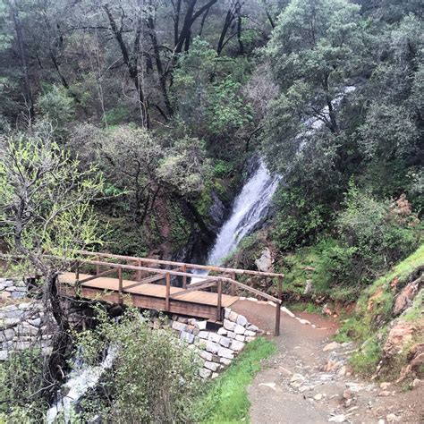 9 Easily Accessible Waterfalls In Northern California
