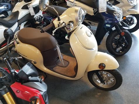 In this version sold from year 2006 , the dry weight is 73.9 kg (163.0 pounds) and it is equipped with a single cylinder. 2019 Honda Metropolitan For Sale Saint George, UT : 101208