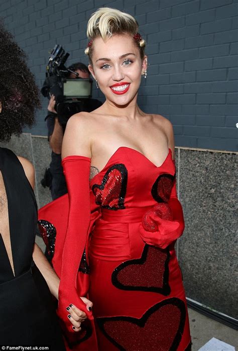 Miley Cyrus Shows Off Armpit Hair As She Attends New Yorks Amfar Gala Daily Mail Online