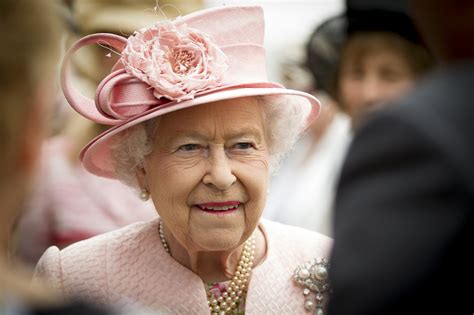 Queen Elizabeth Ii Prepares To Celebrate Becoming Britains Longest Reigning Monarch