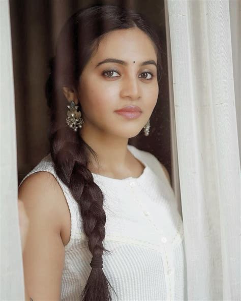 Tamil Actress Bhavani Sre Latest Photos Navel Queens