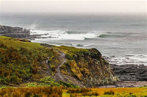 A peninsula is a long narrow piece of land which sticks out from a larger piece of land. Gauchos del Mar | Peninsula Mitre