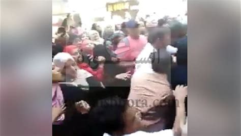 فيديو علقة موت لسيدتين منتقبتين حاولا خطف تلميذ بمحيط مدرسة فاطمة الزهراء