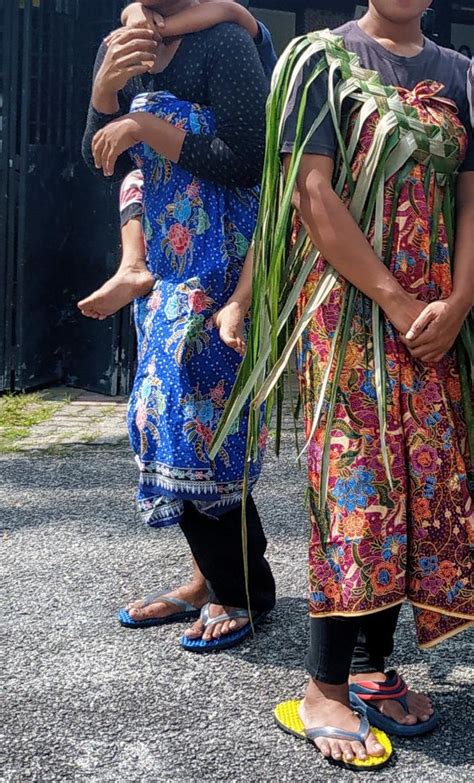 Usah sayang dalam benci usah rindu dalam jemu memaksa hatimu berpura tanpa merasai dan usah cuba dalam kelu usah belai tak bersentuh kau biar cinta kita gantung.tak bertali gantung. 'Gantung Tak Bertali', Wanita Orang Asli Kini Serik ...