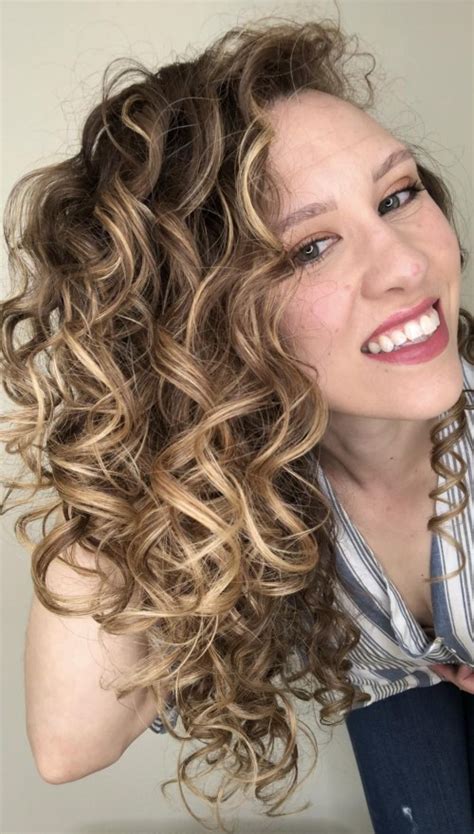 Hairstyles And Haircuts For Wavy And Curly Hair In 2023 The Right