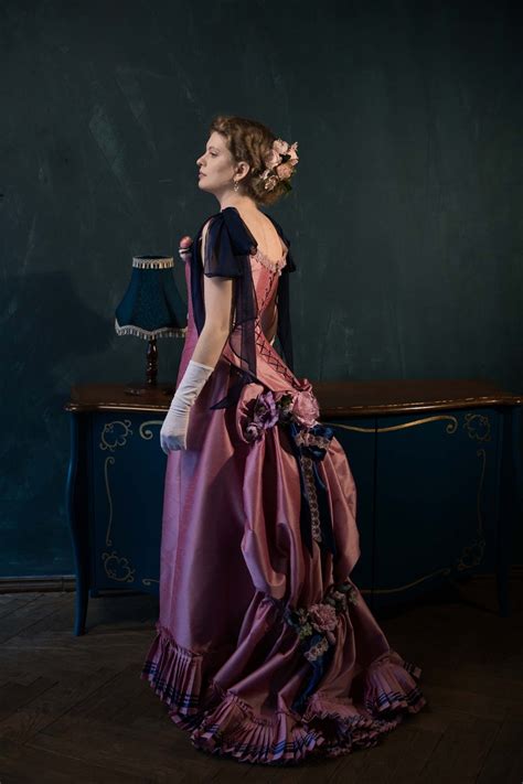 Rose Taffeta 1880s Flower Dress The Age Of Innocence Dress Etsy Robes à Fleurs Robes De Bal