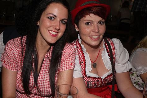 Fotostrecke Volksfest Stimmung Sexy Die Schönsten Dirndl Girls Bild