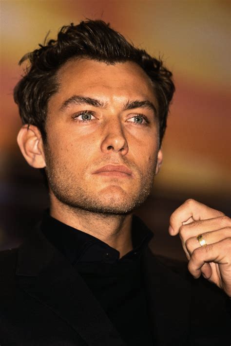 what happened to jude law s hair the actor s hair style transformation through the years