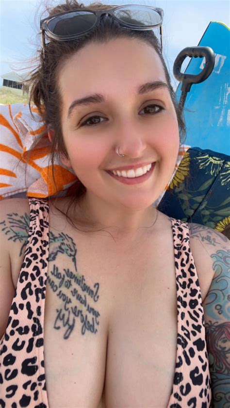 [f35] The Face Of A Girl Who Was Enjoying Herself At The Beach Yesterday 🏝️☀️🖤 R Onlyfaces