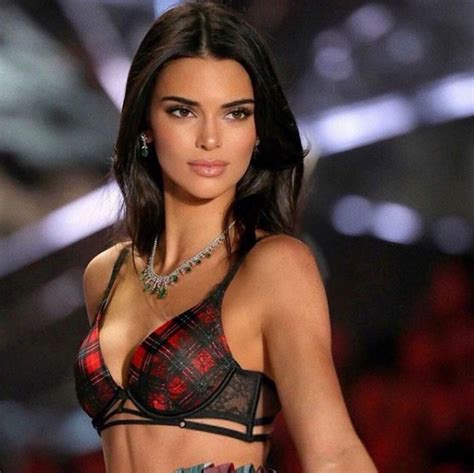 Kendall Jenner Wiki Age Height Boyfriend Family Biography More Famous People Wiki
