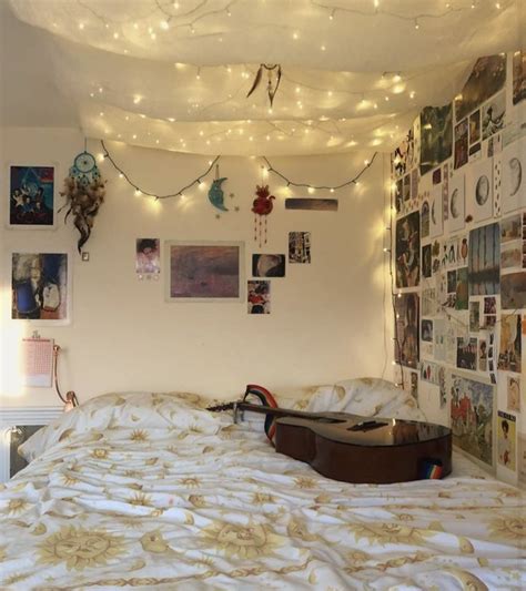 Are you looking for boho bedroom decor ideas? Room inspo in 2020 | Indie dorm room, Indie room, Dorm ...