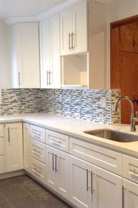 Are you interested in kitchen cabinet bar pulls? Bin pulls and knobs vs. Bar Pulls with Shaker Cabinets?