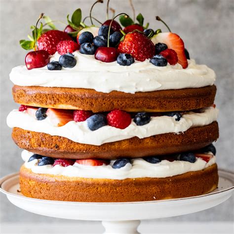 Portail des communes de france : Fresh Berry Chantilly Cake - Simply Delicious