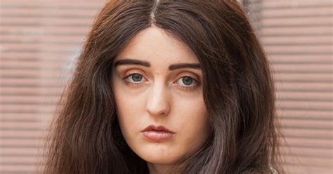 aspiring teen model warns girls after online scammers set up fake photo shoot to get her bank