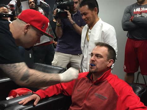 Uhs Tom Herman Gets Fitted For A Diamond Grill By Rapper Paul Wall Abc13 Houston