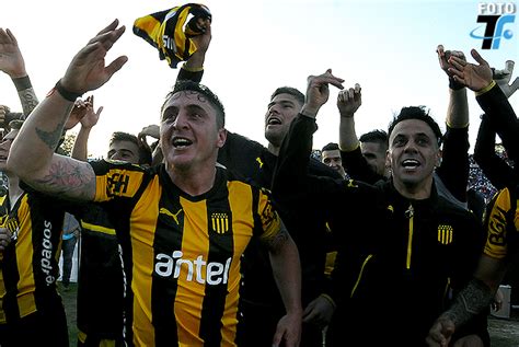 Use the filters to select a opponent. Tenfield.com » Peñarol a pura alegría, ganó el clásico