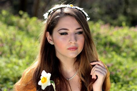 Fotos gratis bosque persona niña mujer cabello fotografía flor