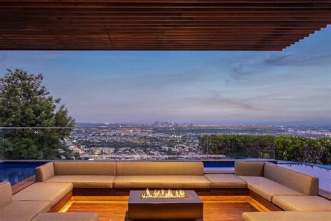 Hillside Home In Los Angles With Layered Pool Design Outdoor Spaces