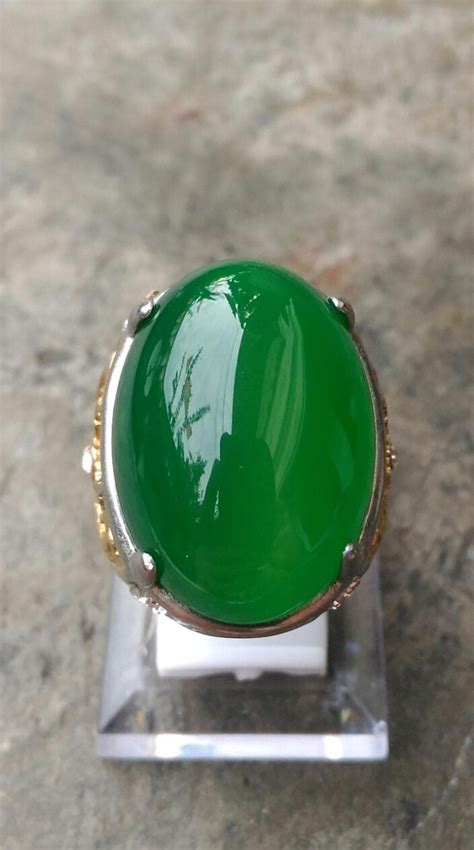 Tasbih batu badar emas 99 butir, tasbih berbahan batu badar emas dengan ukuran 8 mm yang sangat pas dan nyaman untuk berdzikir. Mengenali Batu Garut Hijau dan Tips Membelinya - Jago Lamaran