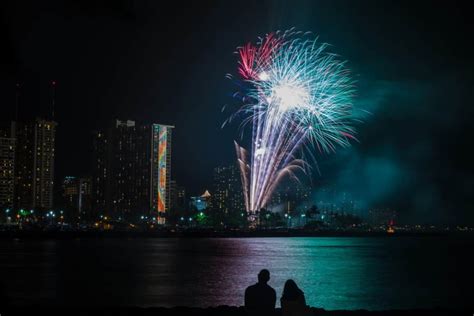 Hilton Hawaiian Village Fireworks A Free 10 Minute Show From A Beloved