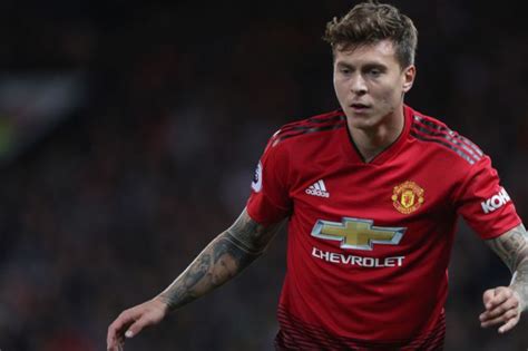 Victor lindelöf apologies to david de gea during the match vs. Man Utd news: Victor Lindelof 'should not be playing at ...