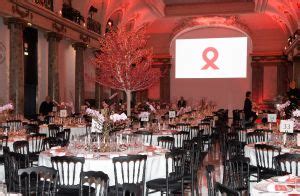 Le déroulé de leur rencontre a ému l'ensemble du plateau, mais également les téléspectateurs. Cristina Cordula - Photocall de la 15ème édition du Dîner de la mode du Sidaction au Grand ...