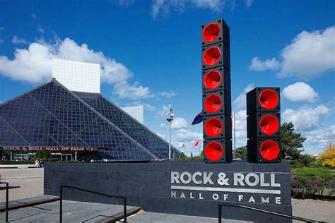 20 Outrageous Rock And Roll Hall Of Fame Snubs Iheartradio