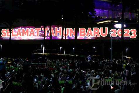 Malam Muda Mudi Pada Malam Tahun Baru 2023 Foto 3 1952672