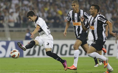 Veja vídeos e acompanhe notícias, resultados, próximos jogos, jogadores e mais Atlético-MG x Olímpia - 27/04/2018 - Esporte - Fotografia ...