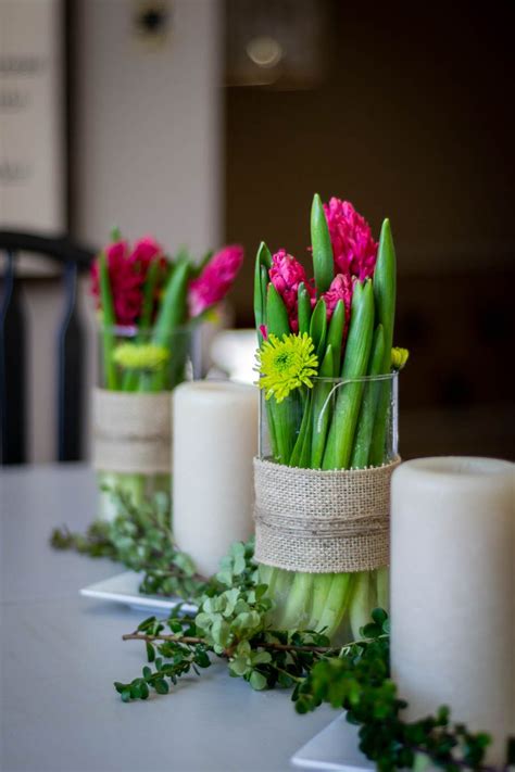 A Simple Spring Floral Centerpiece in 2020 | Spring table centerpieces