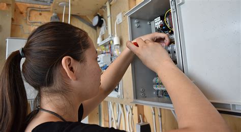 170 fagfolk som tilbyr alt innen elektrikertjenester. Bliv elektriker - Roskilde Tekniske Skole