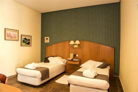 O el xiringuito (disculpeu el barbarisme però les alternatives de l'optimot no em convencien) de la platja. Hotel | Hotel L'Estació