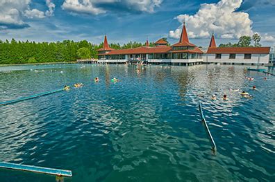 Bij vrbo kunnen zowel families, groepen en stelletjes terecht voor een geweldige vakantiehuis. Vakantie Plaatsen aan het Balatonmeer | Zoover