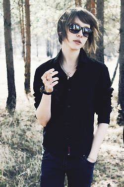 We've collected a lot of trendy tomboy ideas, so there's no way you won't find something for you. Una the Blade Nessa the Demon Androgynous style Badass ...