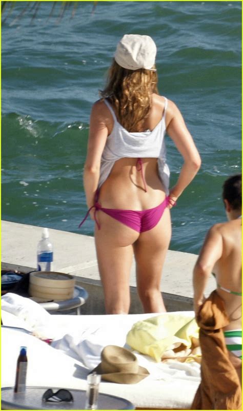 Jennifer Aniston Stuns When Wearing A Pink Bikini On Vacation At The Age Of Loridu